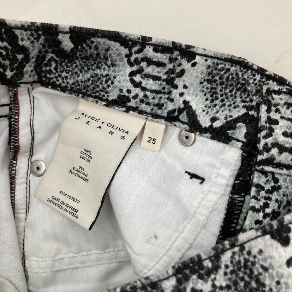 Alice and Olivia Good High Rise Skinny Jeans in Snake - Picture 13 of 13
